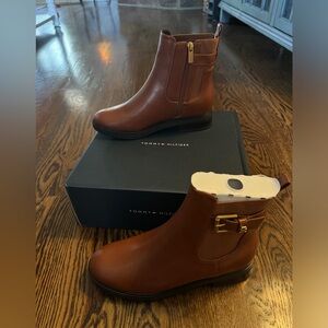 Tommy Hilfiger NEW Women's Chesnut Brown Baylon Casual Chelsea Booties 8